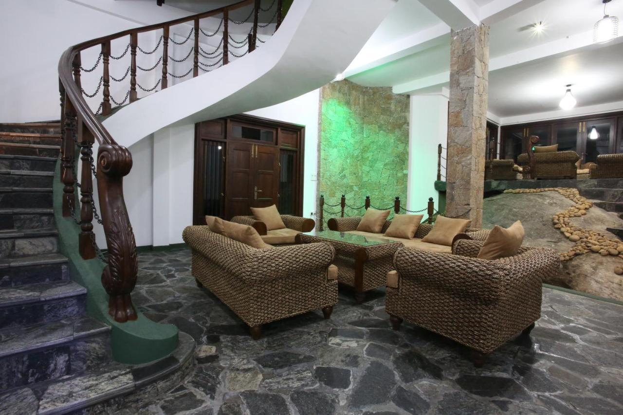 Green Castle Kandy Hotel Exterior foto